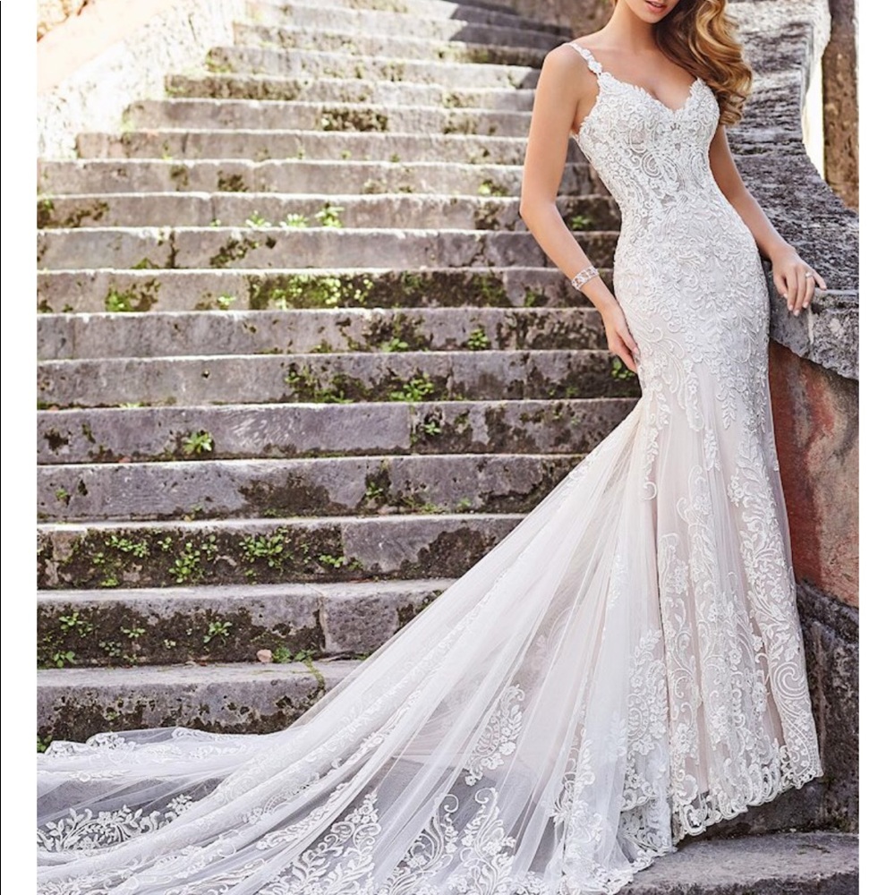 Ivory fit and flair wedding dress, new with tags.